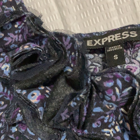 Express - Ladies Tank Top w/Ruffles - Picture 3 of 9